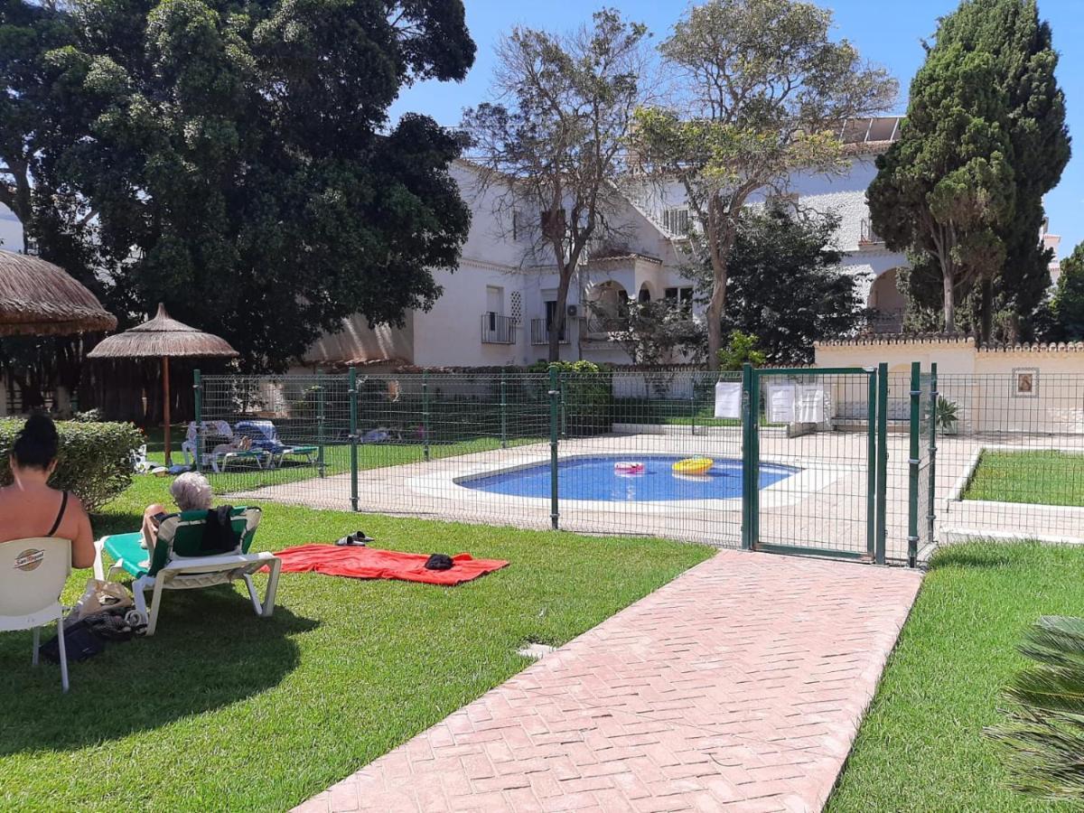 Appartamento Carihuela Park Palace Apartament Sun&Beach Torremolinos Esterno foto